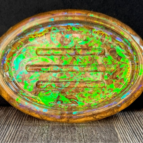 Iridescent Resin soap dish/trinket dish - Picture 2 of 6